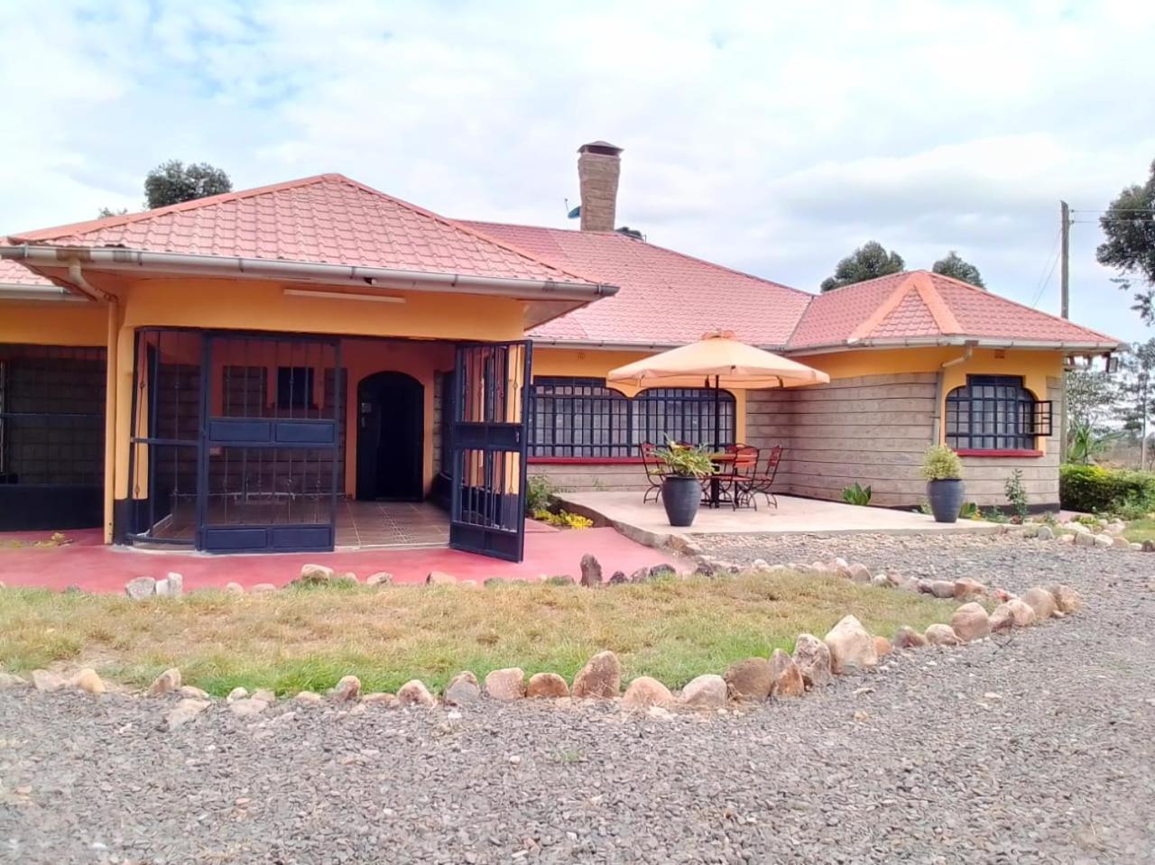 Esniko Villa Narok Exterior photo